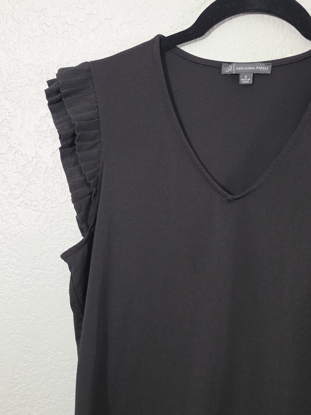 Adrianna Papell Pleated Flutter Sleeve Top Black V-Neck Stretch Womens Small - Picture 3 of 8